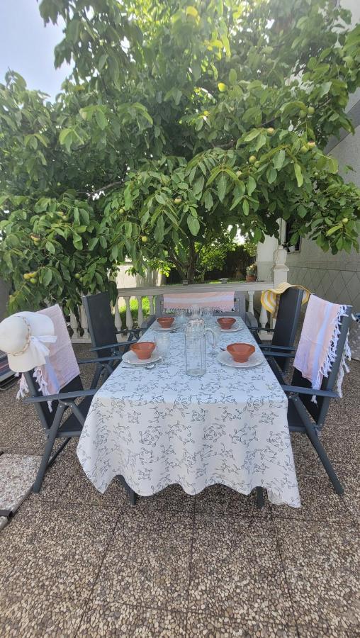 Casita De Invitados En *